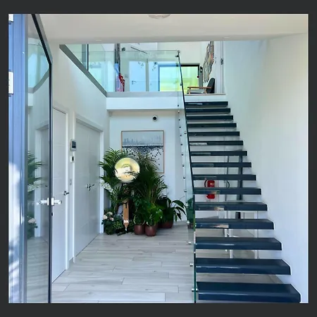 בית אירוח Uno - Luxury Serviced